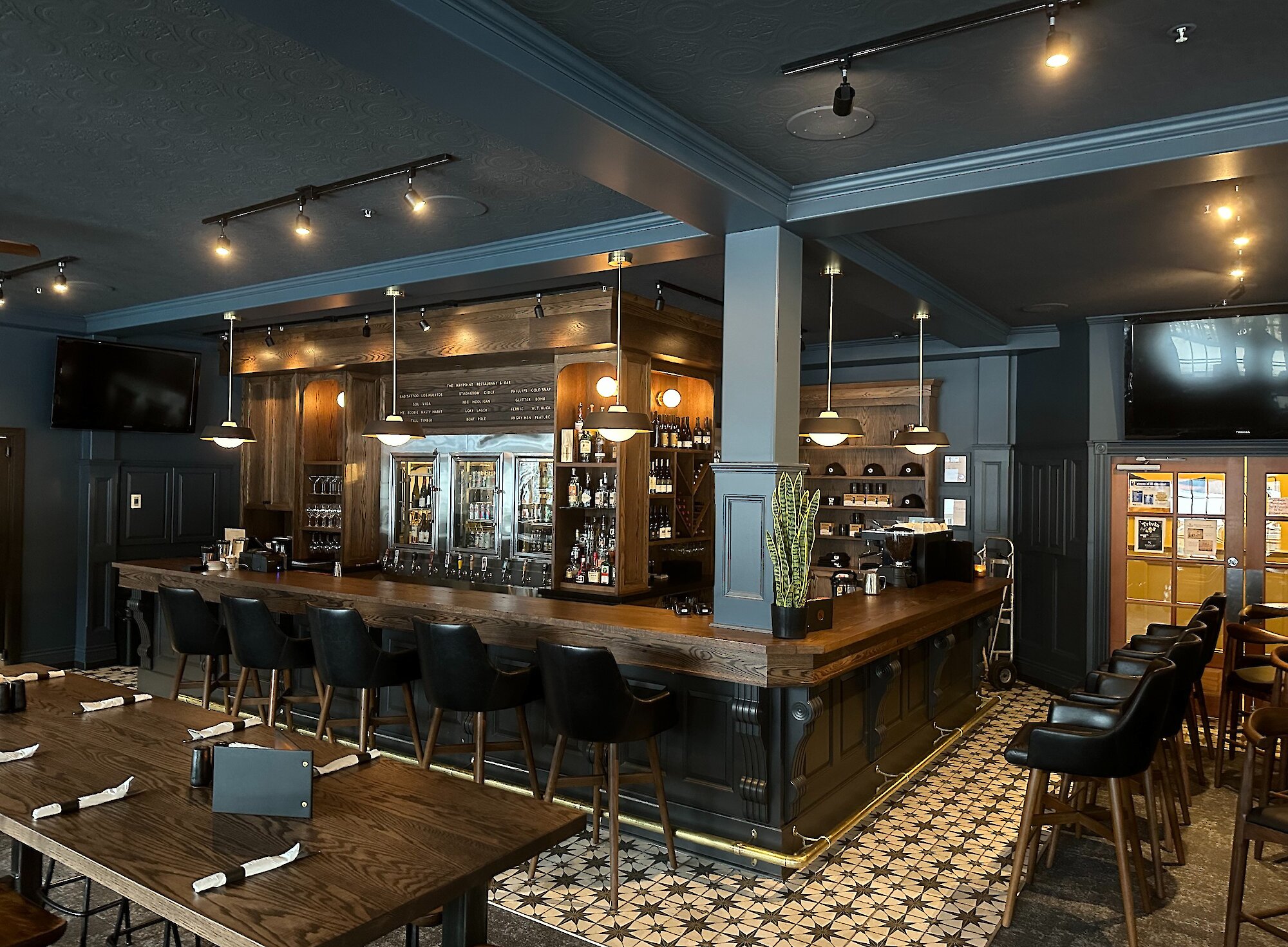 Stellar Heliskkiing guest accommodation at the Kaslo Hotel